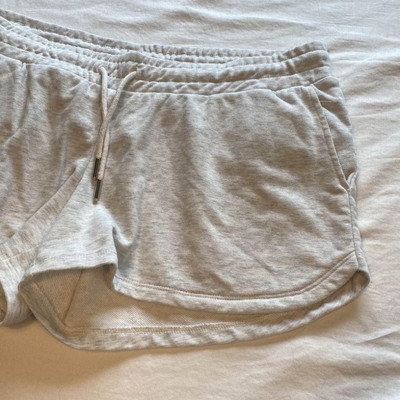 H&M Mama Marled Sweat Shorts - Picture 2 of 10